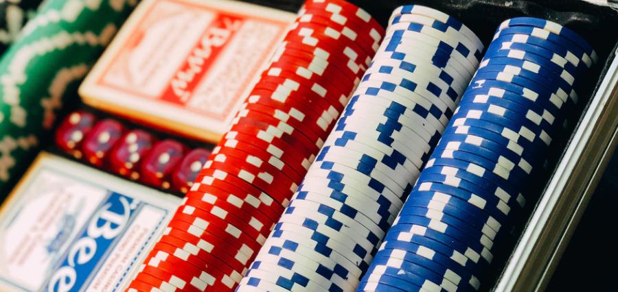 Online Casinos: The thrills and risks